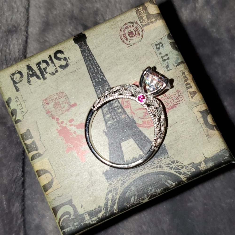Ring - Picture 3 of 4
